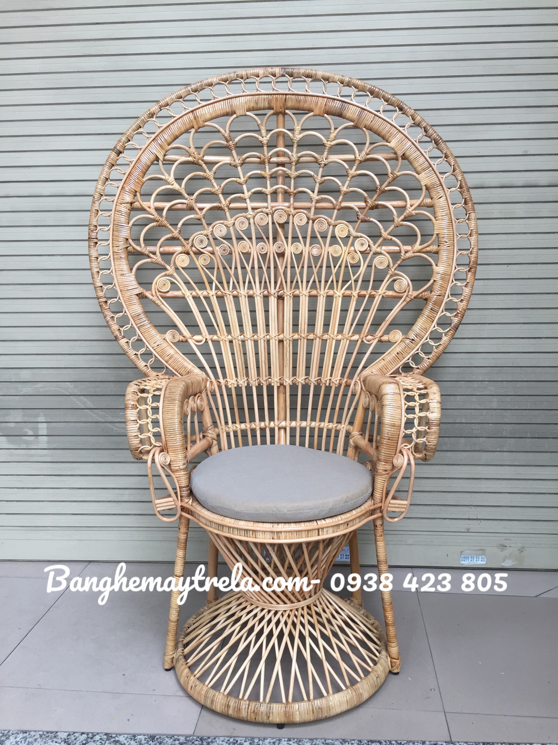 Ghế đuôi công mây tre